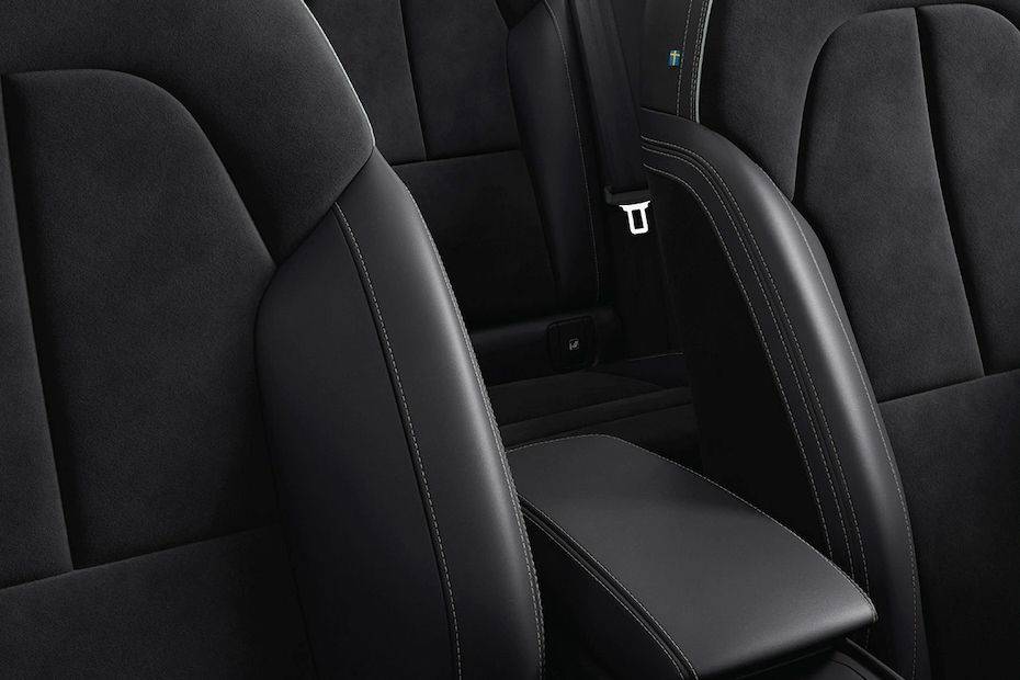 Front Armrest Image of XC40 Recharge