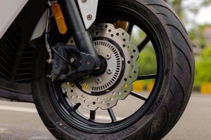Front Brake View of Vieste 300