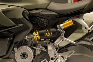 Rear Suspension View of Streetfighter V2