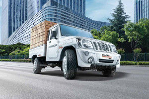 Share 75+ mahindra bolero maxi truck interior super hot
