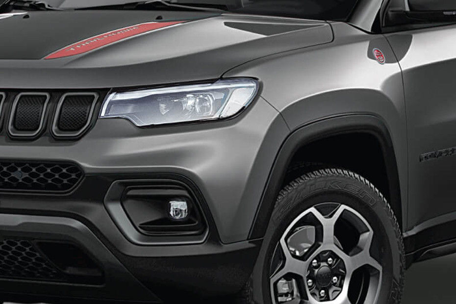 Headlamp Image of Compass Trailhawk