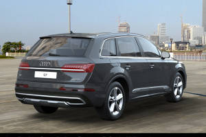 Rear 3/4 Right Image of Q7