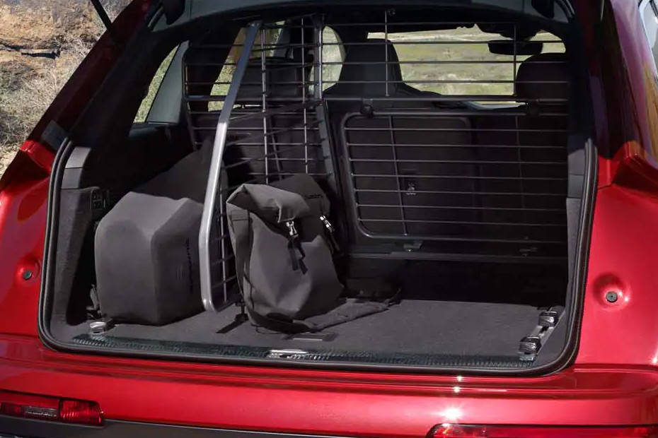 Trunk Open Image of Q7