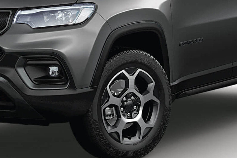 Wheel arch Image of Compass Trailhawk