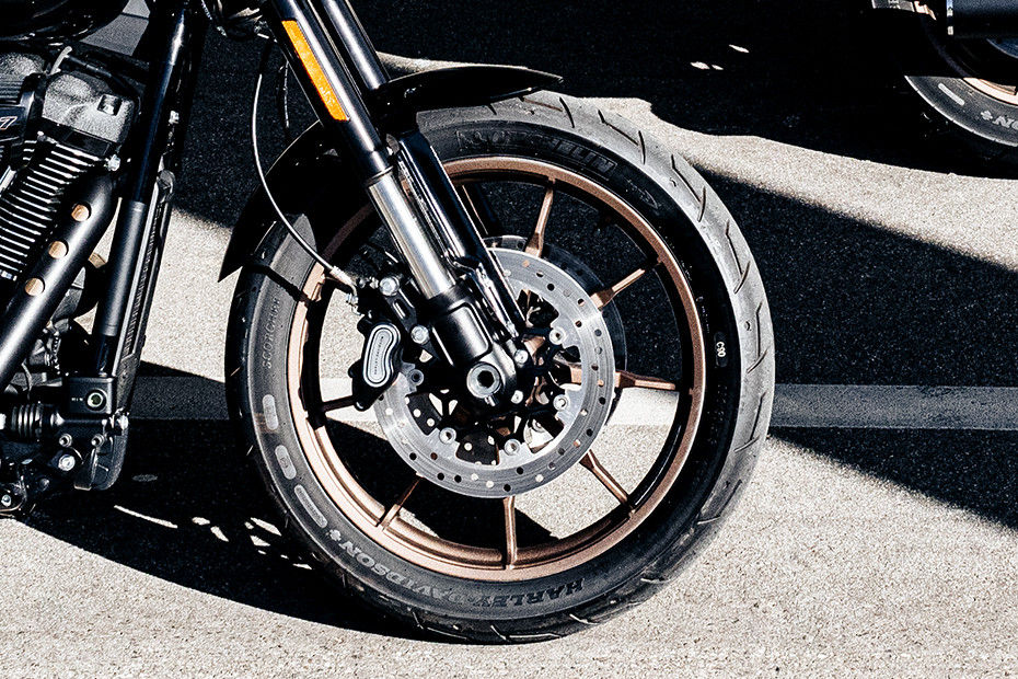 Front Tyre View of 2022 Low Rider S