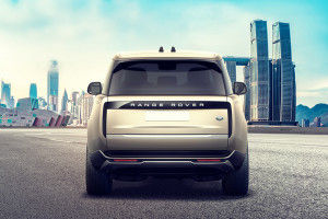 Rear back Image of Range Rover