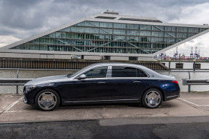 Side view Image of Maybach S-Class 2022