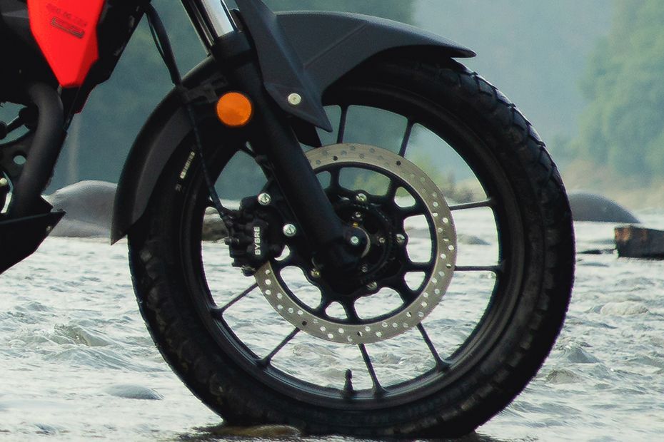 Front Tyre View of V-Strom SX