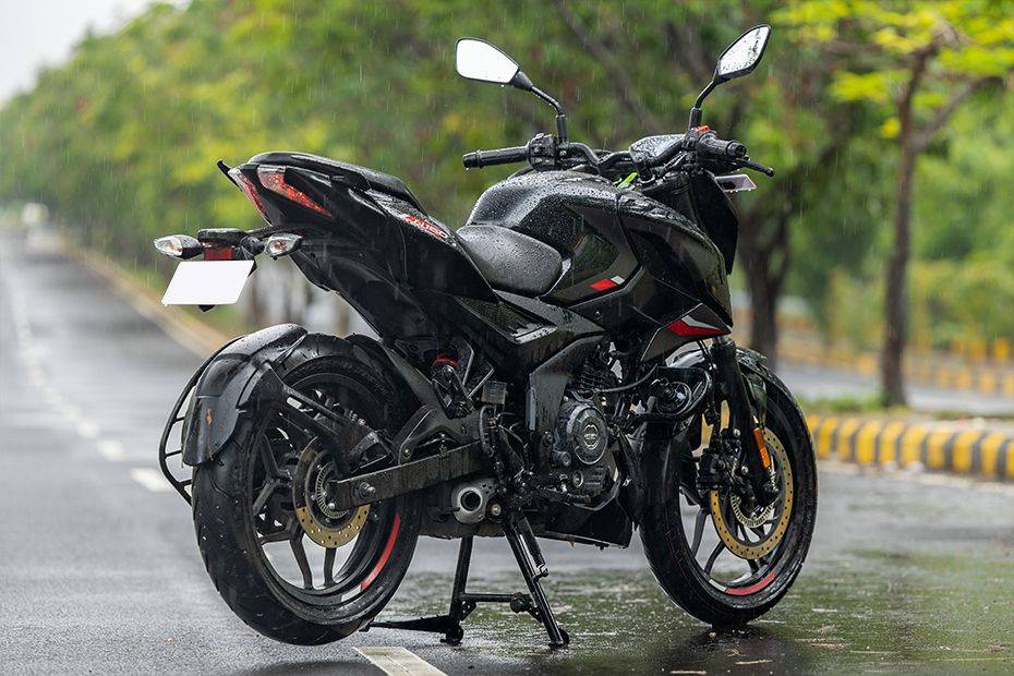 Rear Right View of Pulsar N160