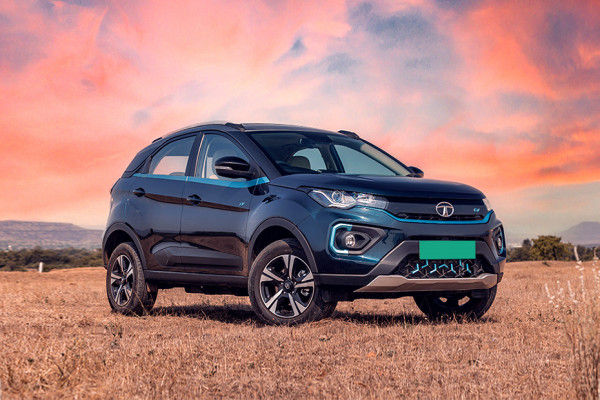 Front 1/4 left Image of Nexon EV Max