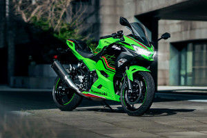 Front Right View of Ninja 400