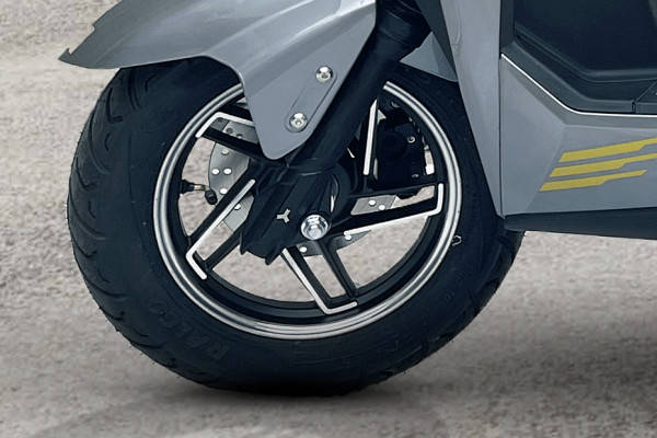 Front Tyre View of Accelero R14