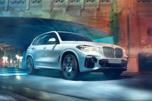 Front 1/4 left Image of X5