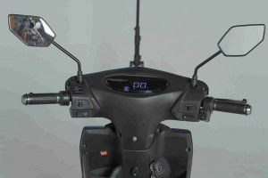 Handle Bar View of Cruzer R1