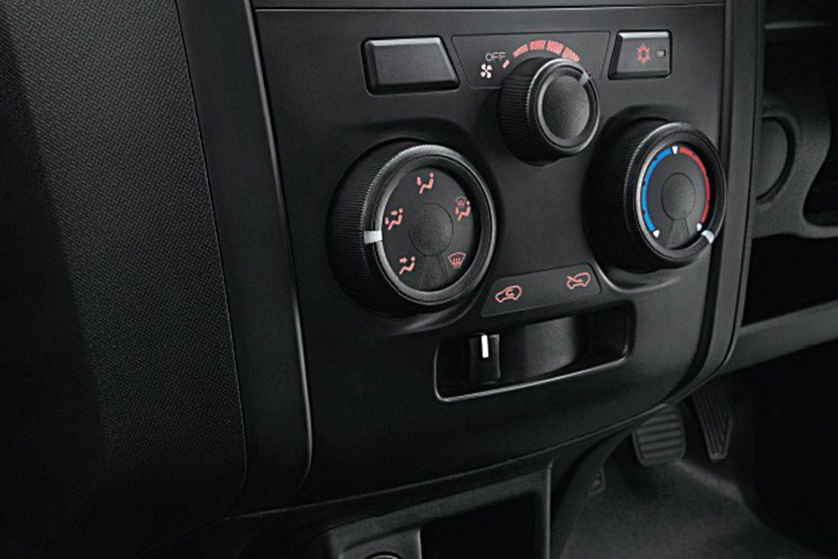 AC controls Image of D-Max