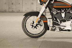 Front Tyre View of Street Glide Special