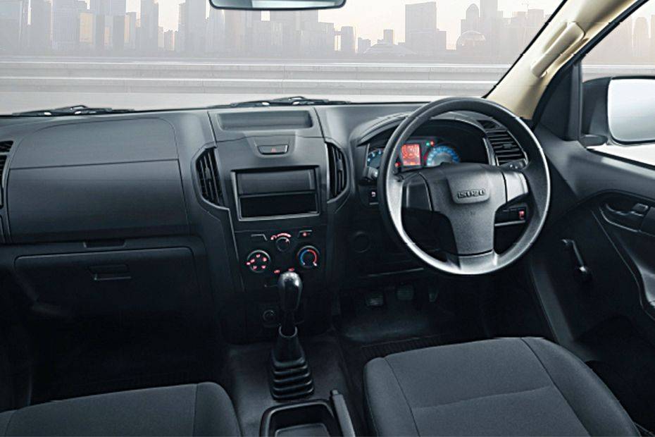 Full dashboard center Image of D-Max