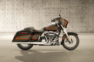 Right Side View of Street Glide Special