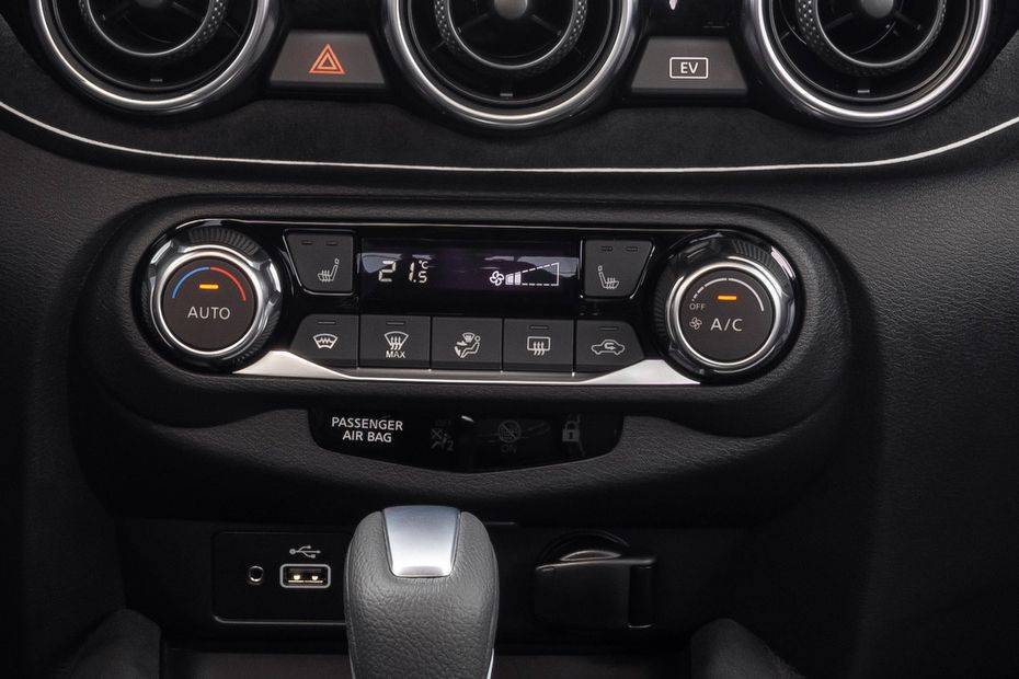 AC controls Image of Juke