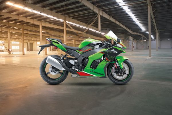 Right Side View of Ninja ZX-10R
