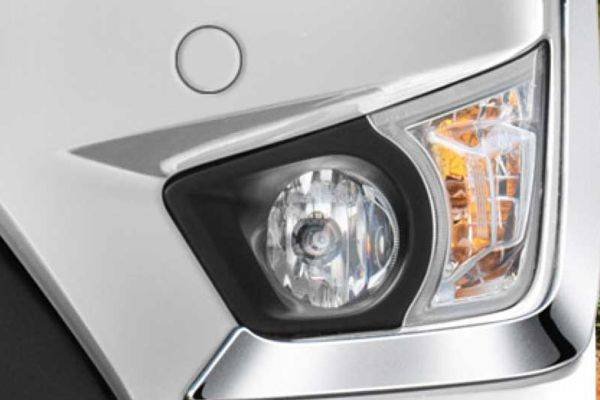 Fog lamp with control Image of Innova Crysta