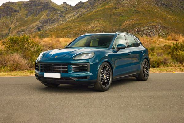 Front 1/4 left Image of Cayenne 2024