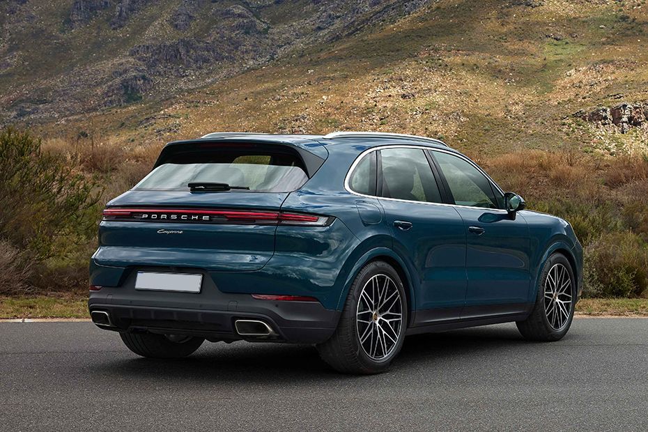 Rear 3/4 Right Image of Cayenne 2024