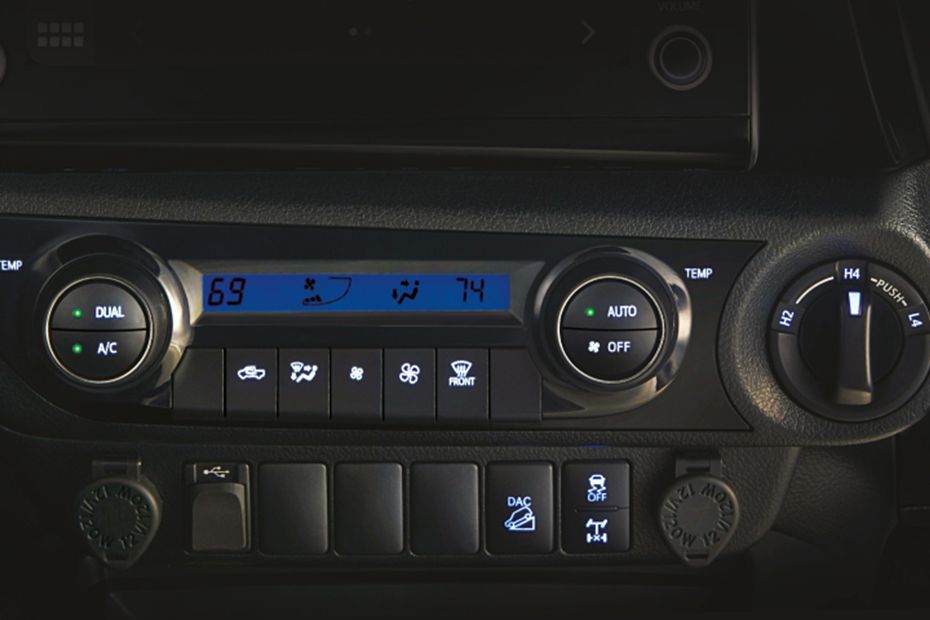AC controls Image of Hilux