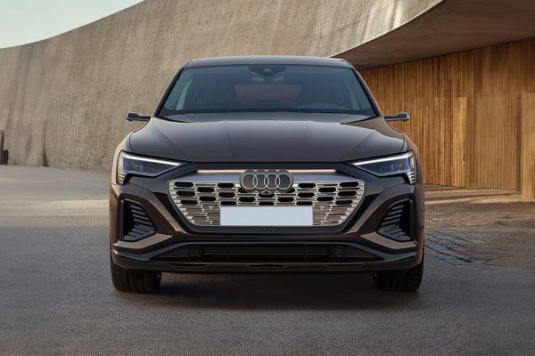 Front Image of Q8 Sportback e-tron