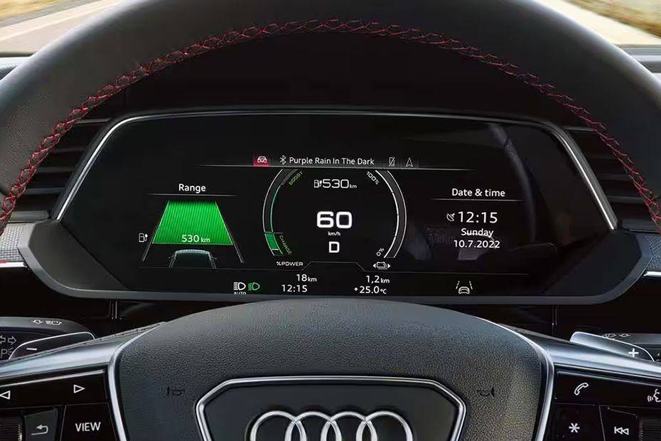 Instrumentation console on start-up Image of Q8 Sportback e-tron