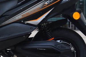 Rear Suspension View of Eagle