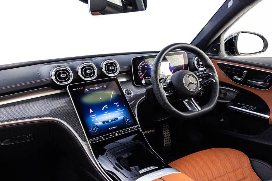 Full dashboard center Image of C-Class