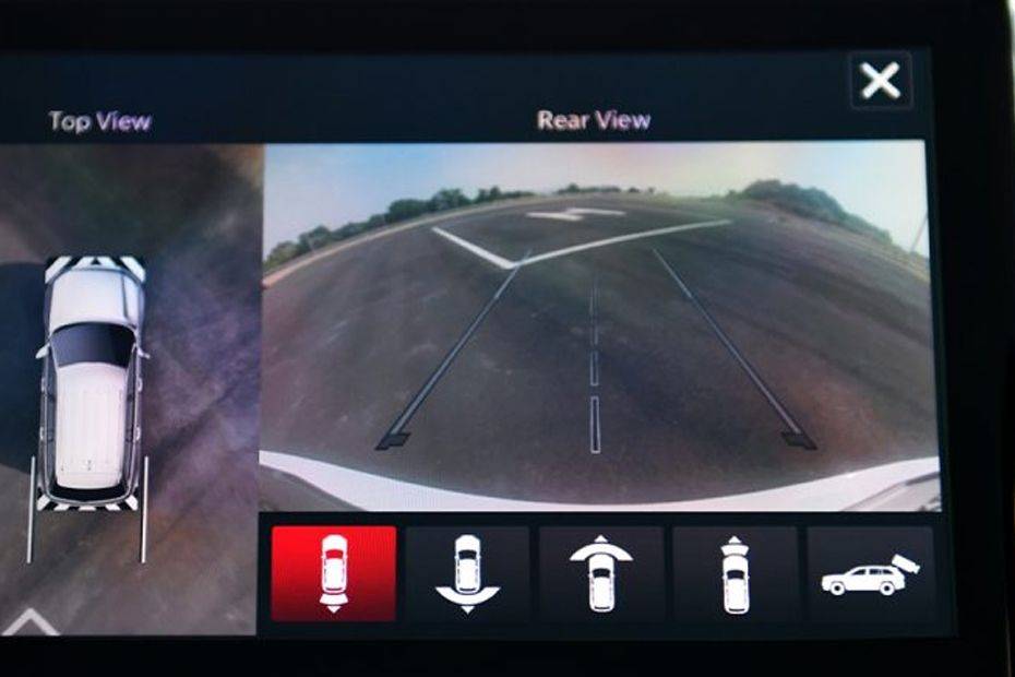 Rear view camera/parking sensor view Image of Grand Cherokee