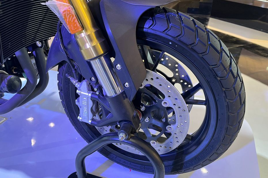 Front Tyre View of Leoncino 800
