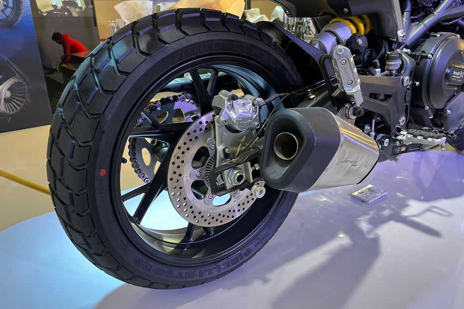 Rear Tyre View of Leoncino 800