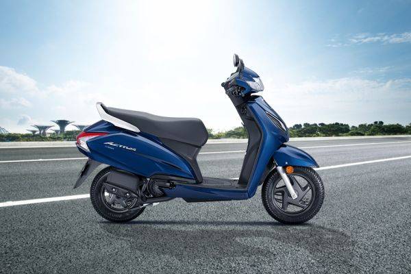 Decent Blue Metallic Honda Activa 6G Scooter, Fuel Tank Capacity