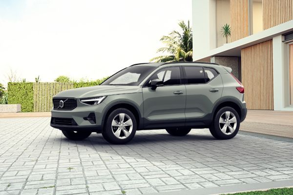 Front 1/4 left Image of XC40