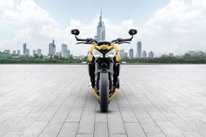 Front View of Street Triple