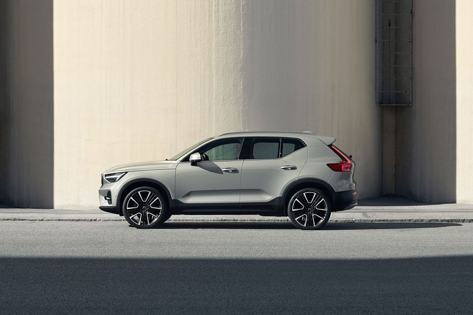 Side view Image of XC40