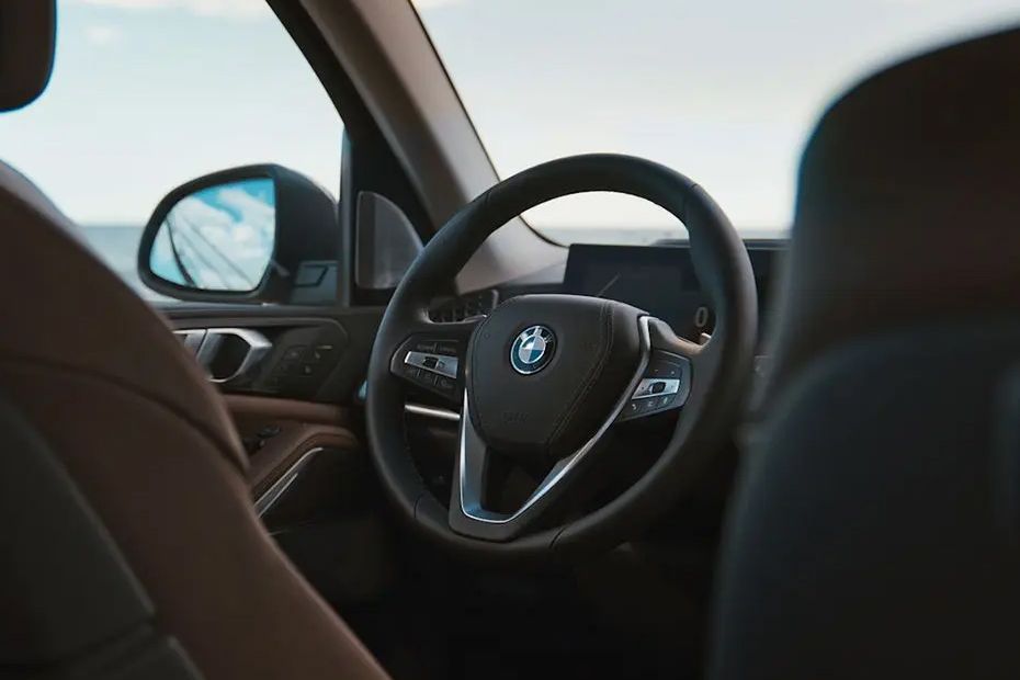 Steering close up Image of X5
