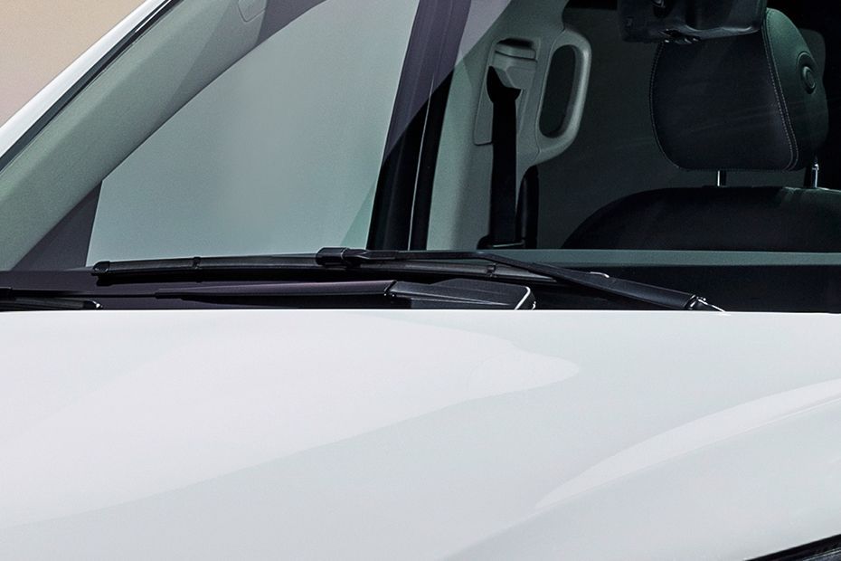 Wiper with full windshield Image of V-Class 2024