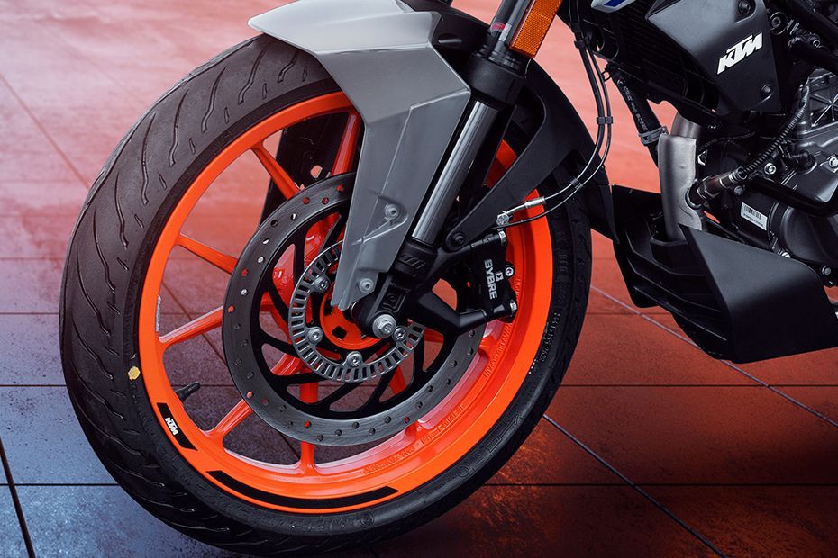 Front Tyre View of 200 Duke