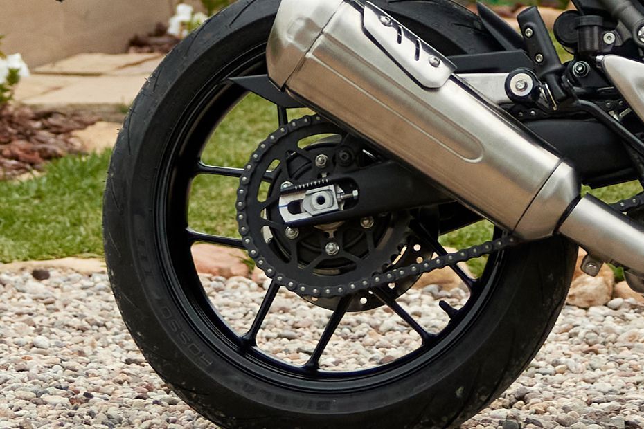 Rear Tyre View of Speed 400
