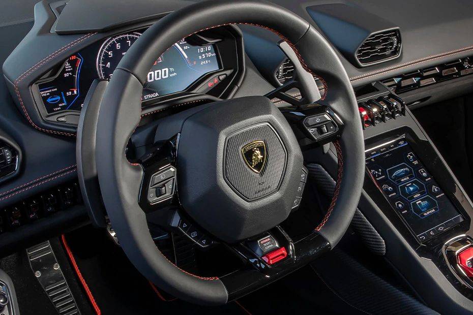 Steering close up Image of Huracan EVO