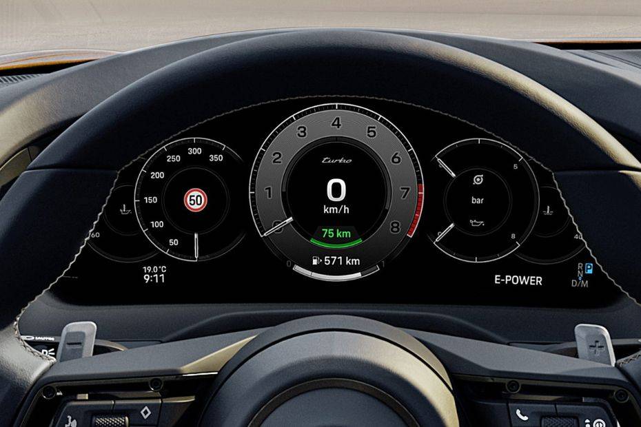 Instrumentation console on start-up Image of Panamera