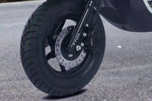 Front Tyre View of Epluto 7G Max