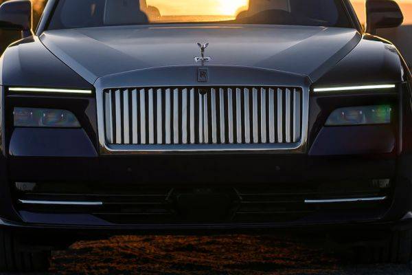 Rolls-Royce Cars Price 2023 - Check Images, Showrooms & Specs in India