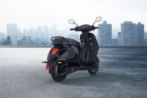 Rear Right View of RunR