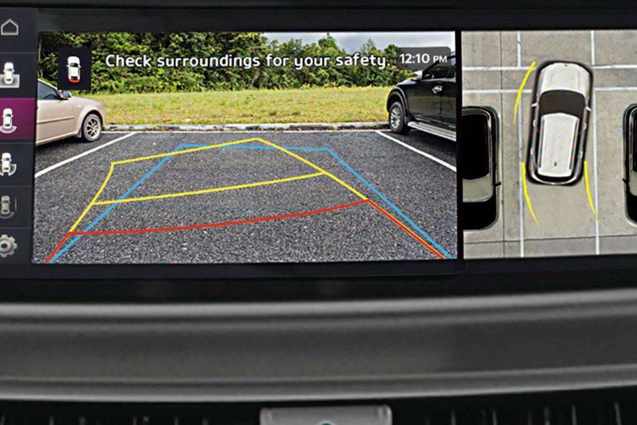 Rear view camera/parking sensor view Image of Seltos