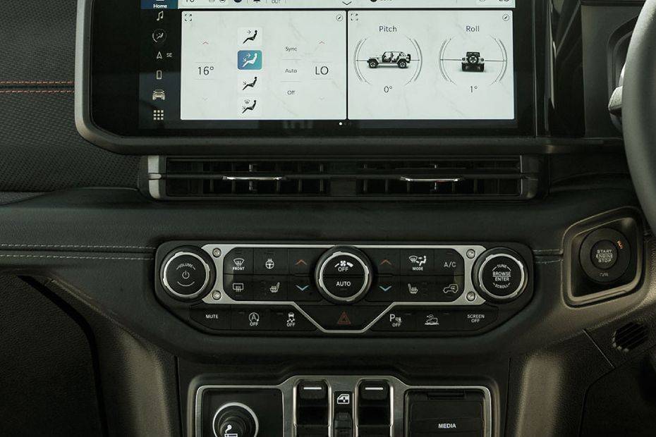 AC controls Image of Wrangler